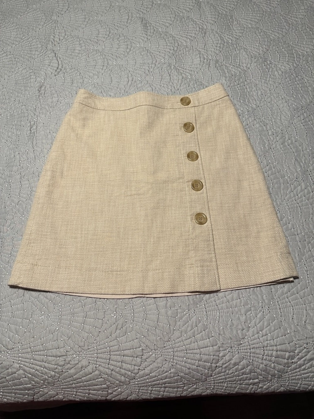 Ann Taylor Cream Textured Side-Button (For Looks) Mini Skirt, Like New, Size 4